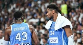 库里NBA赛季：三分神准73胜，MVP荣耀下的夺冠遗憾